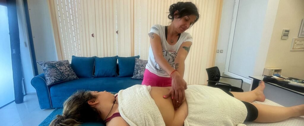 Пламена Червенкова по време на висцерална терапия